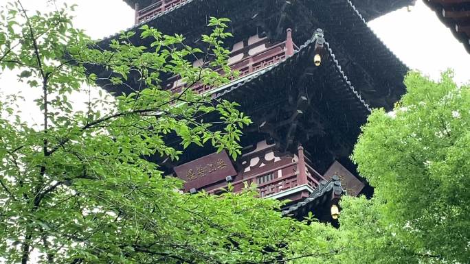 梅雨季节的苏州寒山寺