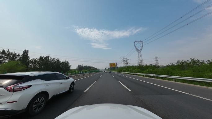 开车穿梭行驶在大城市道路  延时 车流