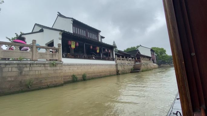 浙江苏州寒山寺外的运河