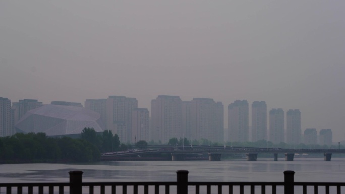 沈阳浑河雨天景色