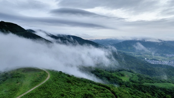 云海山川森林云大山风景云海云雾山水风光山