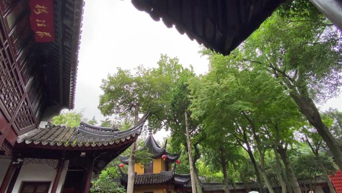 梅雨季节的苏州寒山寺