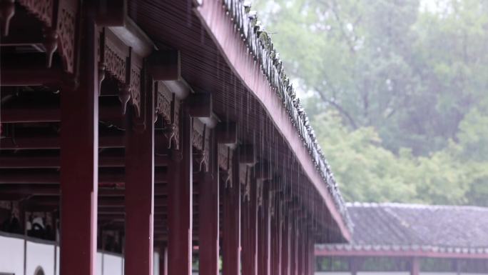 江南园林下雨的屋檐