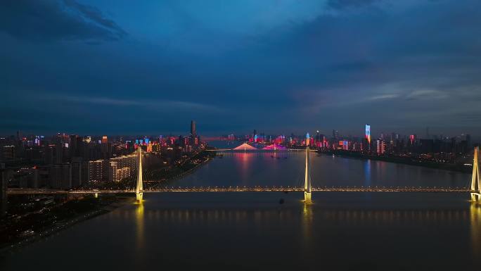 夏季夜晚航拍武汉二七长江大桥都市风光