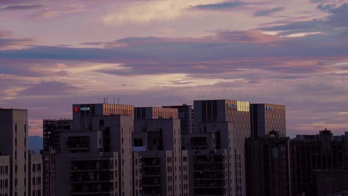 4K实拍素材动漫天空城市