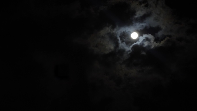 月亮延时 乌云遮月