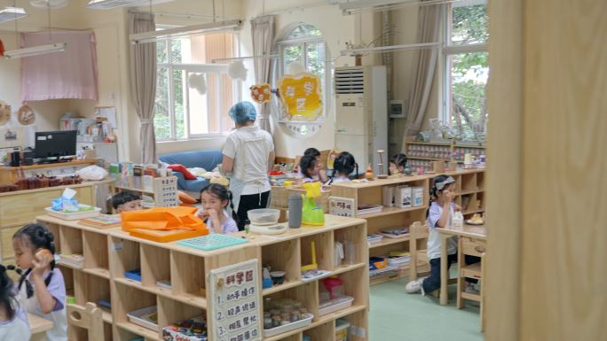 幼儿园用餐 六一儿童节