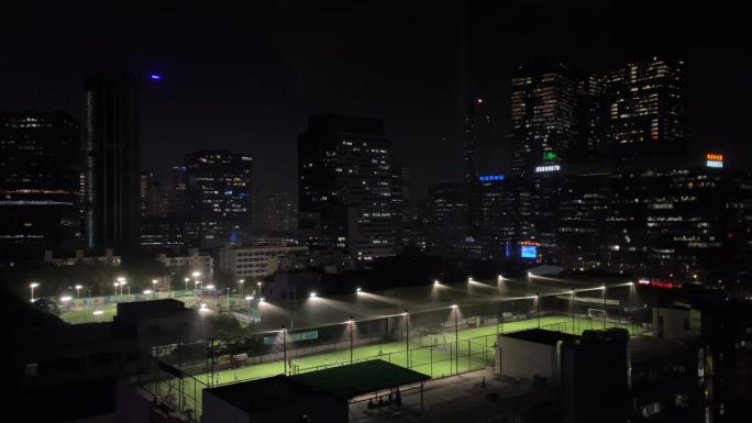 商业中心楼顶足球场夜景实拍