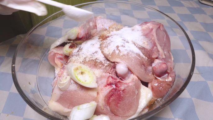 烧烤鸡腿肉腌制入味 (3)