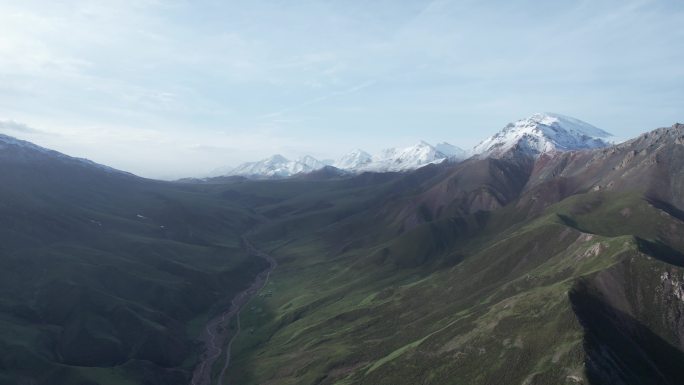 祁连山 山区 夏季山脉 雪山 高山 航拍