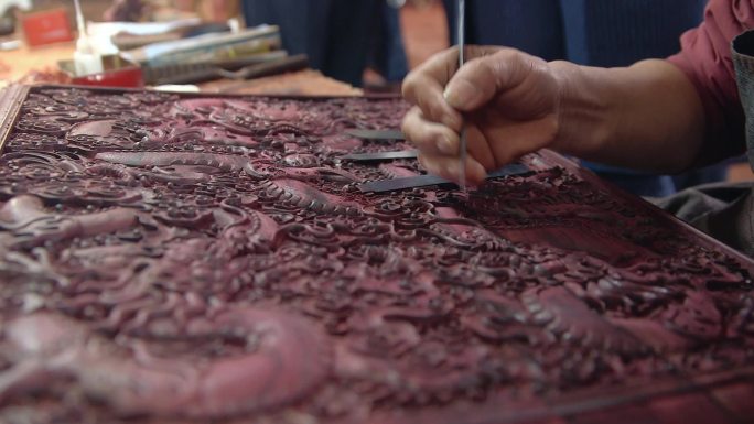 传统手艺红木雕刻生产工厂