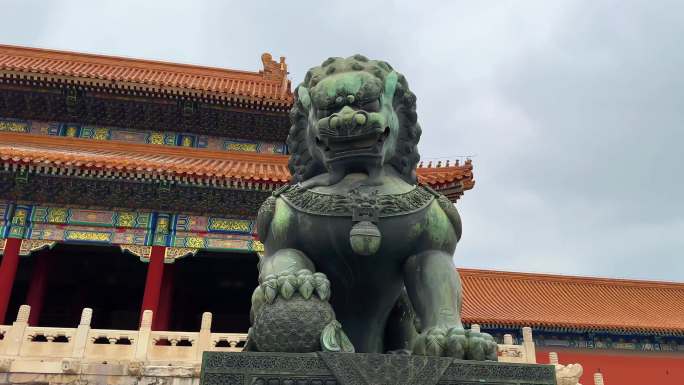 北京故宫太和门前铜狮子紫禁城故宫博物院