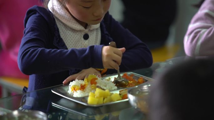 小学生的午餐