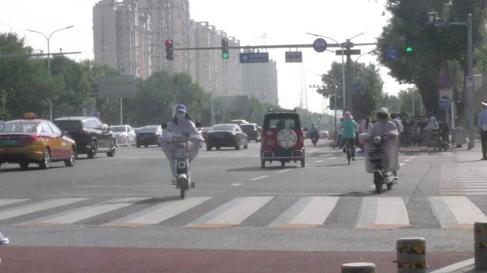 夏天城市街道高温酷暑炎热街景热气北京街道