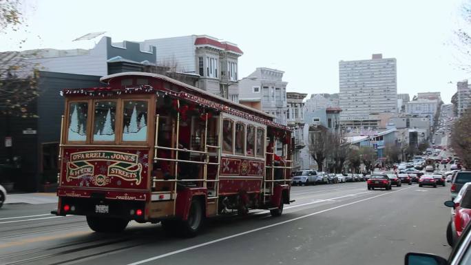 美国旧金山街道老式电车圣诞节期间