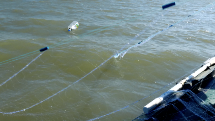 4K收渔网+水面漂着塑料瓶