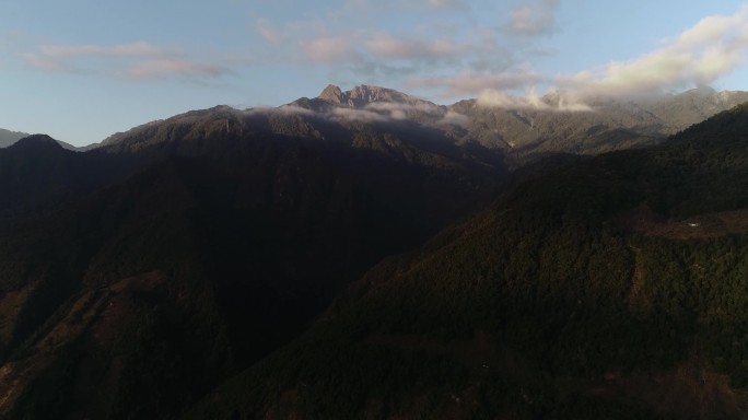 高山 云南 高黎贡山 山脉 黄昏