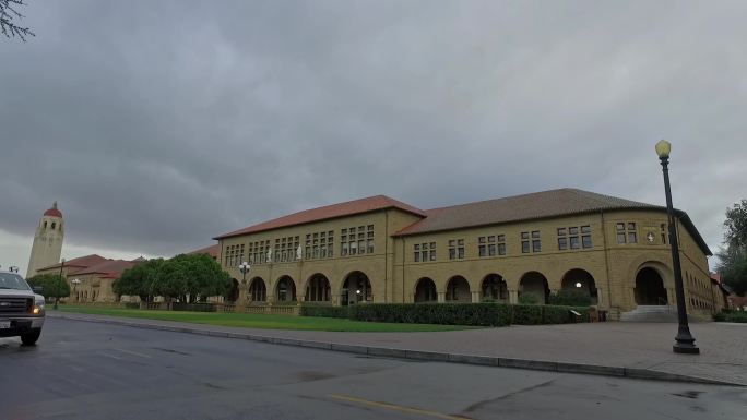 美国旧金山斯坦福大学主楼-雨后阴天