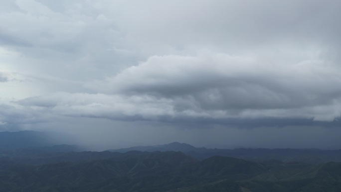 乌云  下雨