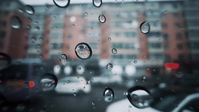 车窗外 雨滴