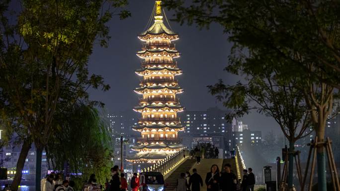 菏泽老城曹州永安塔人流夜景移动延时摄影