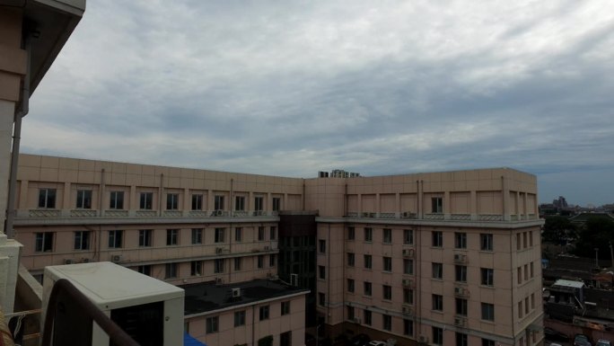 纪录片，新闻-医院大楼延时云和天空空镜