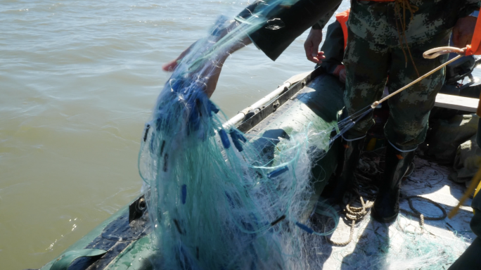 4K-执法人员收渔网