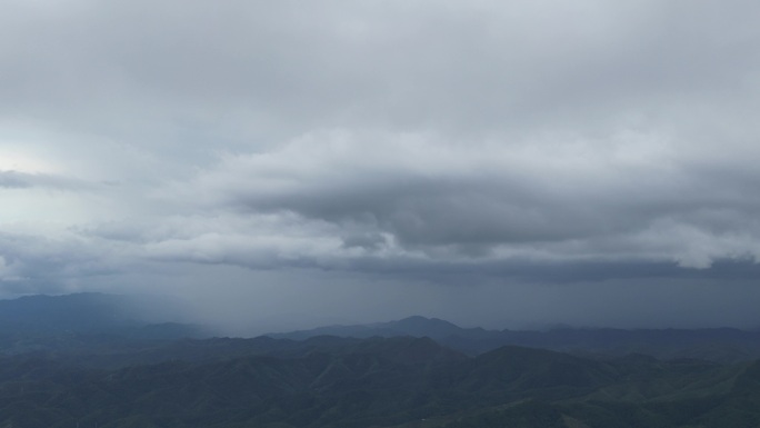 乌云  下雨