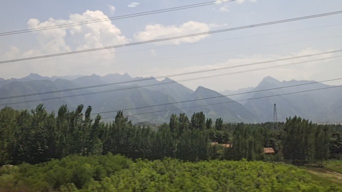 高铁上沿途田园风景