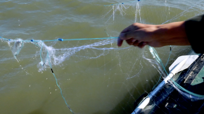 4K-收起缠绕的渔网