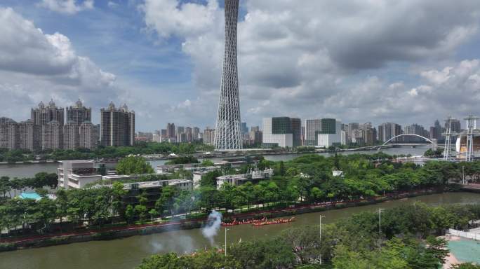 广州珠江河道游龙舟