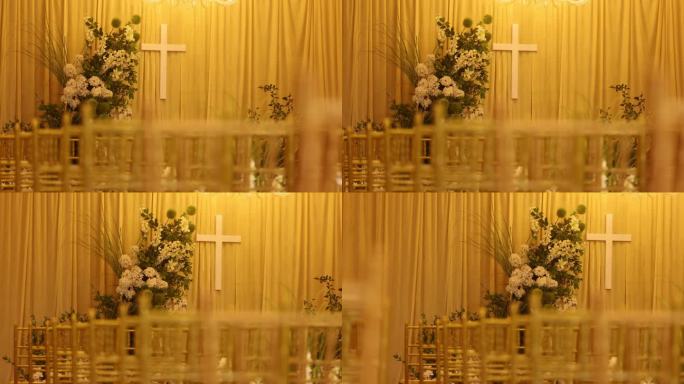 婚礼大厅环境金色椅子十字架灯泡吊灯花朵