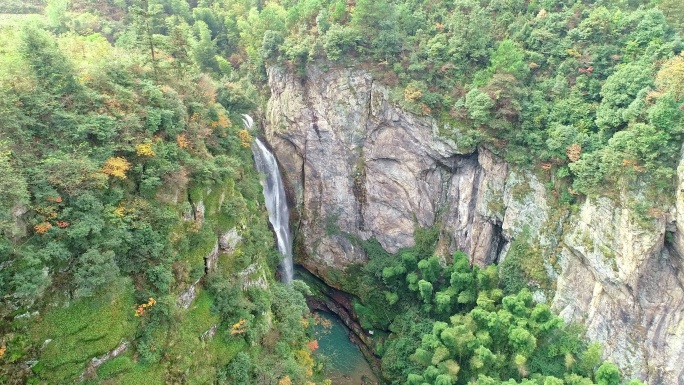 新邵狮达洞高山流水森林陡峭山峰瀑布