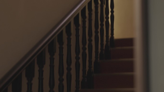 上楼梯下楼梯楼梯间走楼梯电影一样充满美感