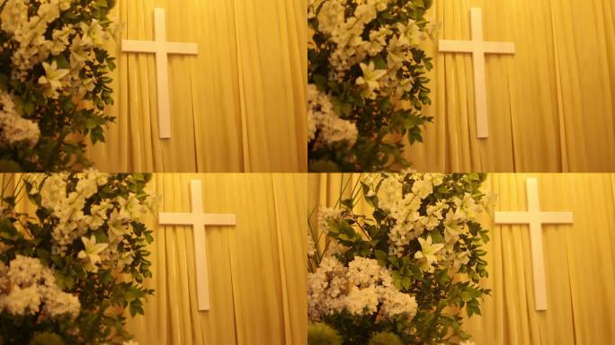 婚礼大厅环境金色十字架白色花朵绿叶装饰