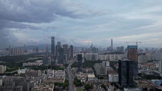 暴雨前夕的城市