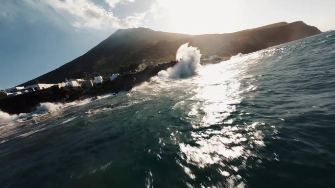 FPV穿越机无人机航拍海浪冲击海岸日出