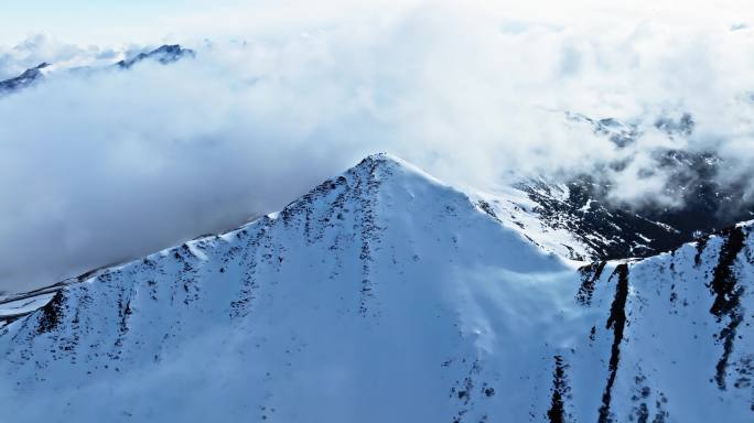 航拍川西雪山云雾缭绕美丽自然风景