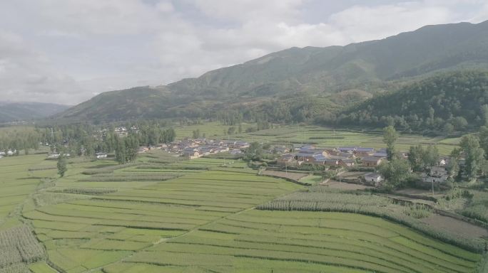 山区小镇乡村田野航拍