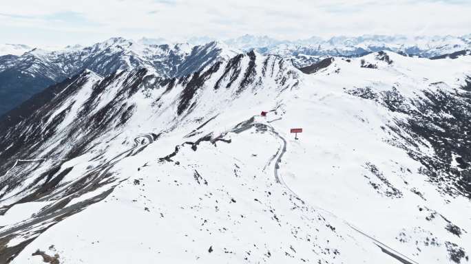 川西雪山航拍风景夹金山垭口美丽自然风光