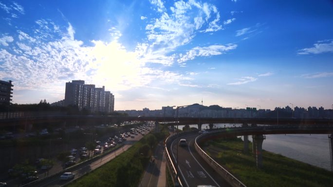 航拍韩国首尔高架桥弯道车流