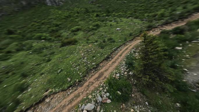 川西雪山脚下穿越机航拍一镜到底