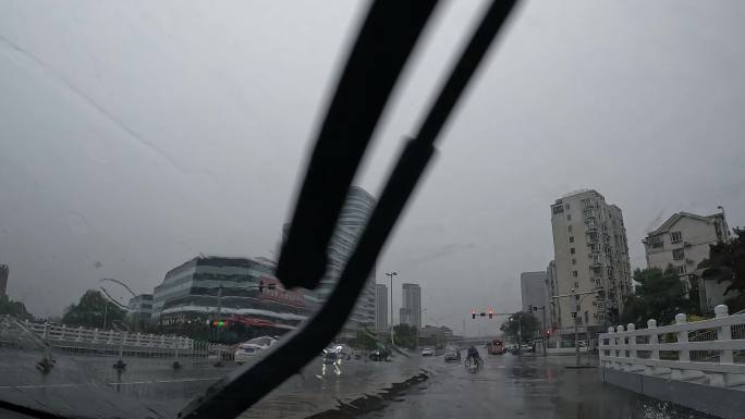 下雨开车 雨滴 雨季 下雨 雨刷