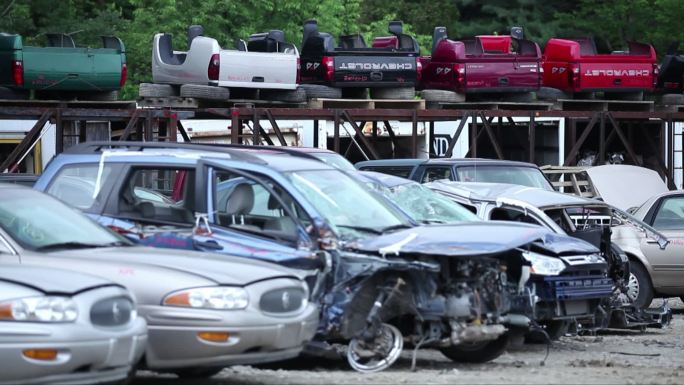 美国废弃汽车场 汽车报废场 废旧汽车细节