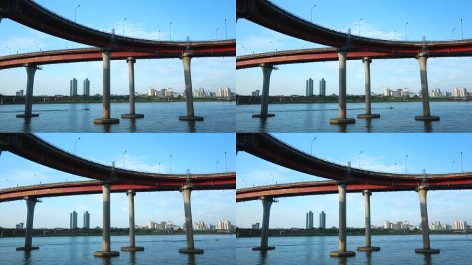 韩国首尔高架桥下海湾摩托艇滑水