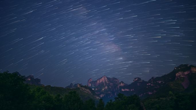 天门山流动的星轨延时