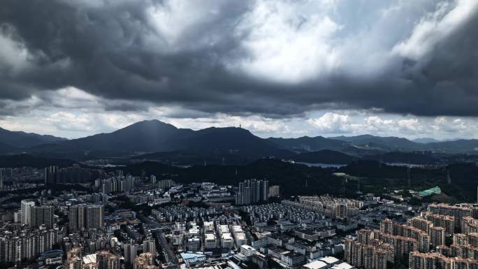 航拍延时-深圳梧桐山积雨云暴风雨金融风暴