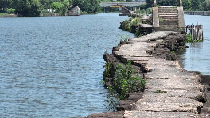 浙江绍兴越城区昂桑湖古纤道石板路石桥