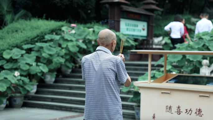 寺庙烧香拜佛祈福