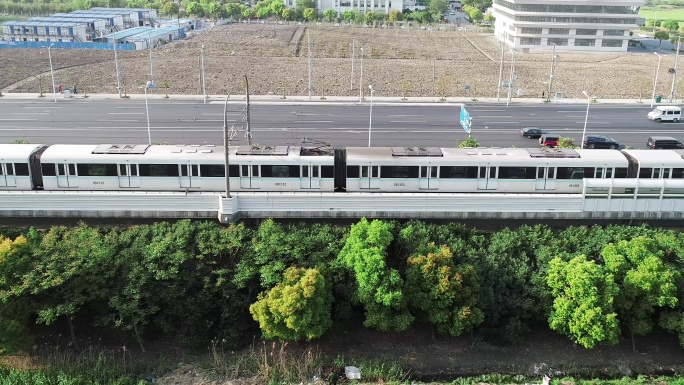 航拍城市地铁行驶